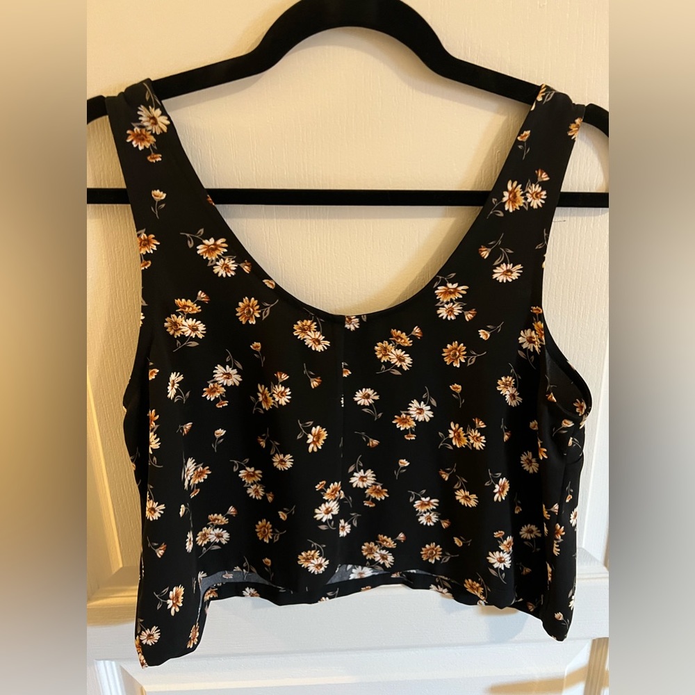 Black floral crop top - Forever 21- size medium